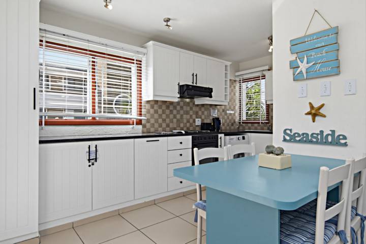 Le Paradis 25 Kitchen